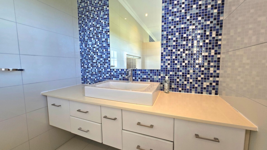 4 Bedroom Property for Sale in Kleinbaai Western Cape